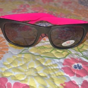 New VINEYARD VINE SUNGLASSES